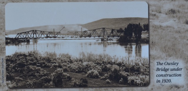 Historic photo of Owsley bridge under construction.